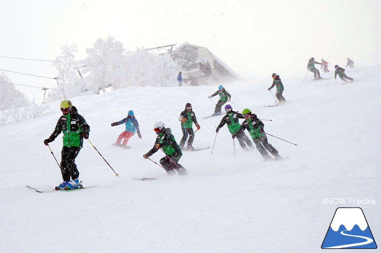 2019年初滑りは、三浦雄一郎＆スノードルフィンスキースクールの皆さんによる『一筆書きトレイン滑走』で滑り初め！＠サッポロテイネ